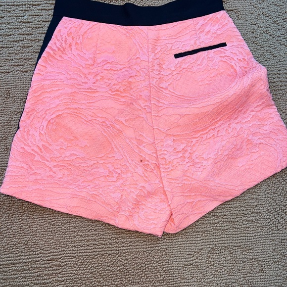 J. MENDEL CORAL LACE CROP TOP AND SHORTS SET - Picture 10 of 11